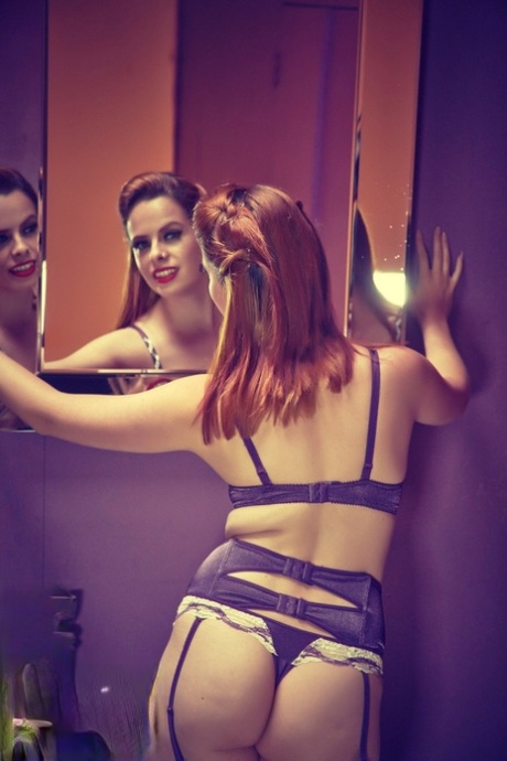 British redhead Tiffany Naylor gets butt naked during a solo performance 28587408